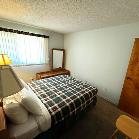 The Griz Inn By Park Vacation Management Fernie Exterior photo