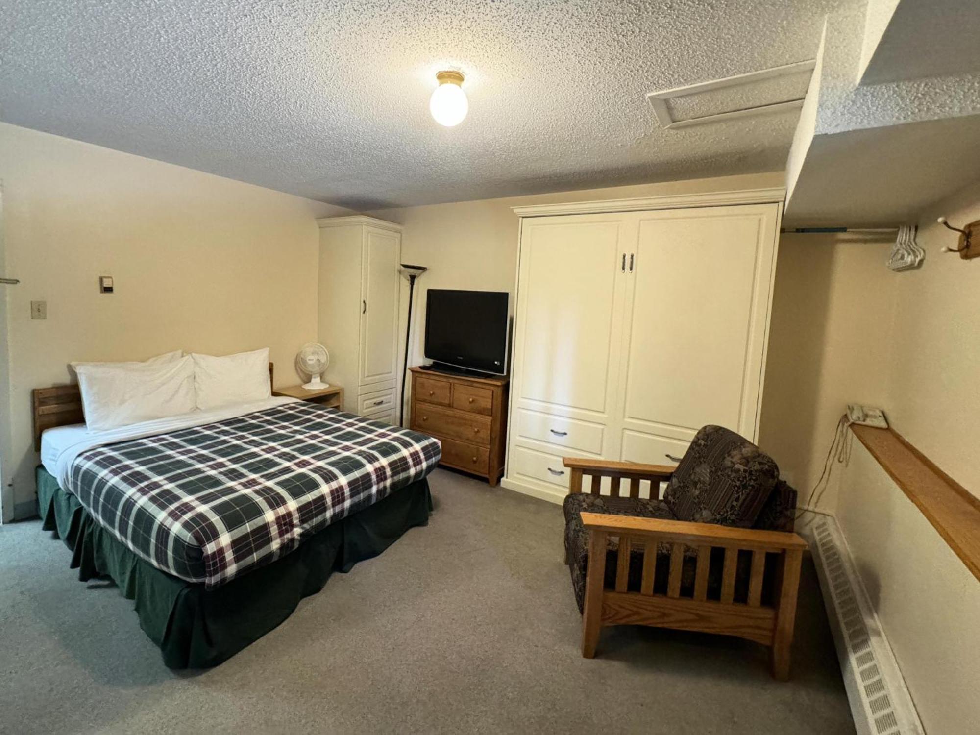 The Griz Inn By Park Vacation Management Fernie Exterior photo